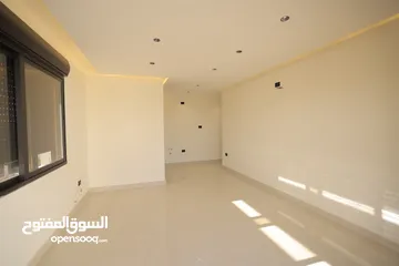  5 اخير مع روف مساحة 195 م