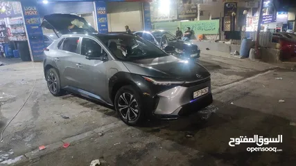  7 - Toyota bZ4X 2023  كهربائية بالكامل  فئة Long Range Pro  دفع أمامي