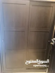  3 خزانة خشب سحابات بحالة سليمة