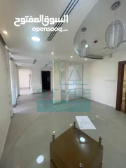  7 مكتب فاخر للايجار في شارع عبدالله غوشة (مجمع الحسيني) طابق عالي باطلالة