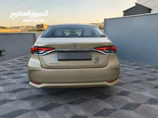  2 تويوتا كورولا 2021 لون شمباني بنزين اصلي ماتور cc1600 فحص كامل جمرك حديث