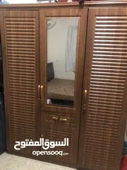  1 خزانة بحالة ممتازة