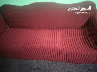  2 طقم كنب ومتفرقات للبيع  طقم كنب  طاولة 2 وممر ومعاه قطعتين  طقم كنب 7 مقاعد مع كفره بحالة جيدة