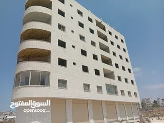  1 شقه للبيع عظم مساحه 132م مقطهه  طابق خامس طابو مفروز  فيها اصنصيل واقعه بين شارعين