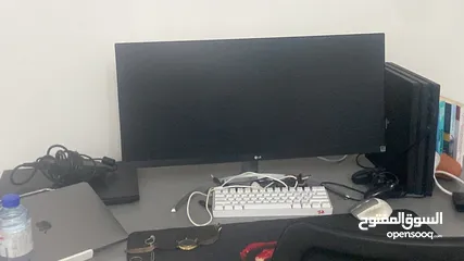  2 Lg monitor screen