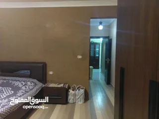  10 شقه للبيع 200متر بشارع احمد لطفي السيد بين الهرم وفيصل محطه المساحه