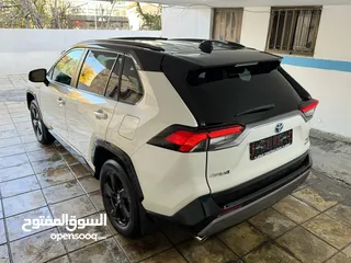  5 Toyota RAV4 XSE 2020