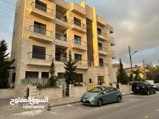  4 شقة مميزة سوبر ديلوكس ارضية مع حدائق في السابع للبيع عبدالله غوشة