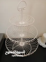  2 صينيه عدد 2 ستانليس ستيل ثقيلة بحال الجديد والاغراض اغلبها جديد غير مستعملة