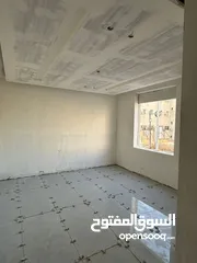  7 شقة طابق رابع مع روف للبيع في اربد مجمع عمان الجديد بمساحة185