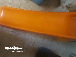  5 سحسيلة اطفال وكارسيت ومقعد طعام بحالة جيدة جدا بسعر مغري