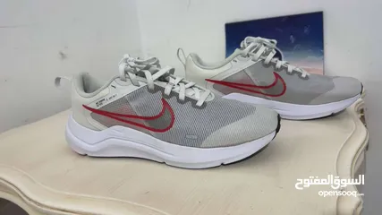  2 حذاء نايك مقاس 40,5