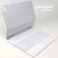  1 Ipad 13 inch Magic Keyboard m4