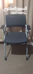  1 كرسي طبي مريح بتحرك قدام و ورا نظيف ما فيه اشي