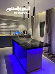  4 بار خشبي حجم كبير بحالة ممتازة