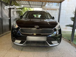  1 كيا نيرو 2017 نظيفة جدا وممشى قليل فل ما عدا الكراسي الكهرباء والنقطة العمياء والرادار
