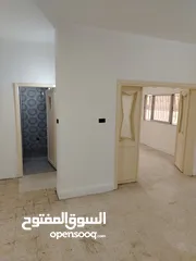  7 شقه للايجار