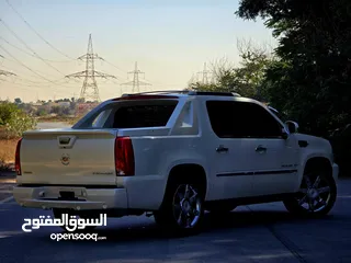  4 CADILLAC ESCALADE 2013 GCC PICK UP GOOD CONDITION INSIDE OUT SIDE