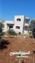  3 فيلا مع أرض حولها للبيع