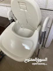  2 كرسي اطفال طعام و كرسي هزاز