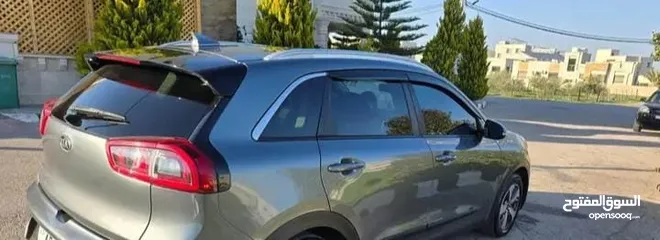  4 كيا نيرو نظيفة جدا للبيع استعمال شخصي سبب البيع السفر