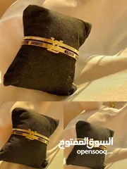  17 سوار ذهبي فاخر بتصميم أنيق ومميز