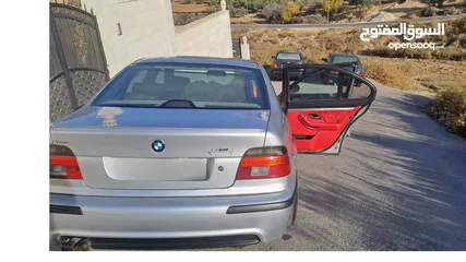  10 BMW E39 2000 بسعر حرق والسيارة وكالة قابل للتفاوض بشيء بسيط