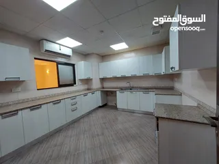  6 4 Bedrooms Villa for Rent in Madinat Illam REF:914R