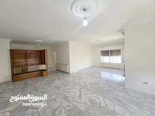  2 الرابية شقة فارغه للإيجار طابق ثالث مساحة 200 متر نظيفة بسعر مميز
