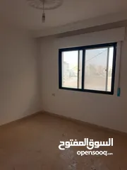  5 شقة خلف كلية بنات اربد و مدرسة ابو بكر