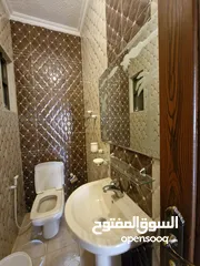  12 شقة نظيفه للايجار (ايجار اول)