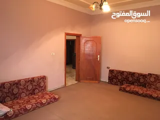  28 شقة مفروش 3 غرف نظيفة بمنطقة سوق الجمعة