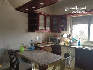  2 Furnished appartement in Shmesani for rent شقه مفروشه فرش كامل في موقع مميز قريب من الخدمات للايجار