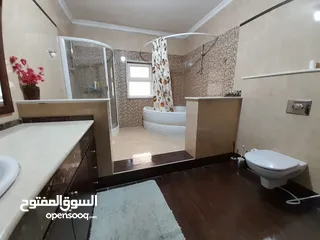  12 شقة طابقيه ( معلقه مستوى الشارع ) فارغة في دير غبار للبيع  ref : 14182