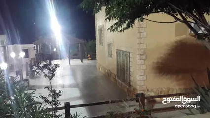  12 للبيع شاليه السلط حوض الخيمه التحته مساحة الارض4 دونم مساحة البناء 280 مع بركة سباحه السعر 140الف