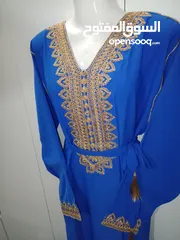  9 قفطان مغربي مطرز يعتبر القفطان واحداً من اللباس التقليدي المغربي، بطابعه التراثي والعصري