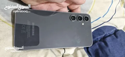  2 للبيع أو للبدل على إيفون  Samsung s23fe!  256 gb  بطارية 100