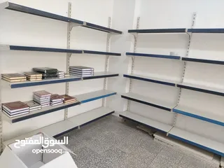  2 رفوف حديد ثقيل مستعملة بحالة "أخو الجديد" – للبيع كامل الكمية
