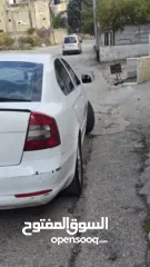  2 سكودا رمش للبيع بسعر مغري