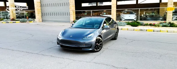  29 تيسلا 2023 MODEL 3 فحص كامل 4 جـيـد ممشى قليل 20 الف بحالة الوكالة لون فيراني مميز بسعر محرووق ولقطة