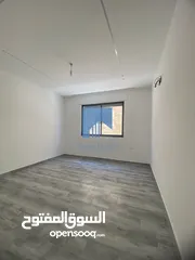  2 شقة أرضية فاخرة للبيع في خلدا  - خلف بردايس وقرب المدارس المستقلة 190م مع حديقة وترسات 250م لم تسكن