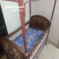  2 سرير نوم بحاله الوكاله مع عربه متنقله بيتيا و مقعد  سريري
