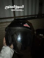  1 للبيع خوذتين بسعر ممتاز مستعمله فقط تلت مرات