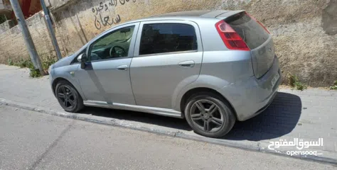  3 سيارة فيات بونتو