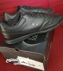  7 متوفر شروة احذية فيلا الأصلية جلد أسود مقاسات 33 إلى 46 عدد 310  زوج