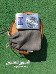  1 كاميرا من نوع SANYO  تدعم تصوير الفيديو/صورة / تدعم الزوم جودة الكاميرا 1080 بالإضافة إلى مومري