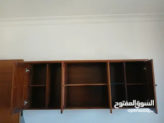  2 مكتب وخزانه فوق المكتب