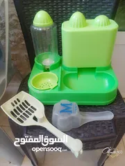  1 مستلزمات قطط مستعملة  بحالة الجديد ..بعضها كانها جديدة مستعملة مرة واخدة فقط للبيع مع بعضها كاملة