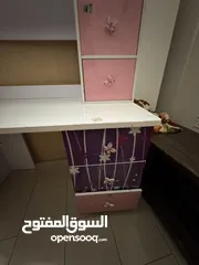  1 مكتب كبير في حاله جيده