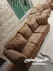  2 كنب كلاسيك للبيع من اربع قطع مناسب لصالون ومناسب غرفة جلوس ومناسب لغرفه ضيوف خشب اوزان ابيض